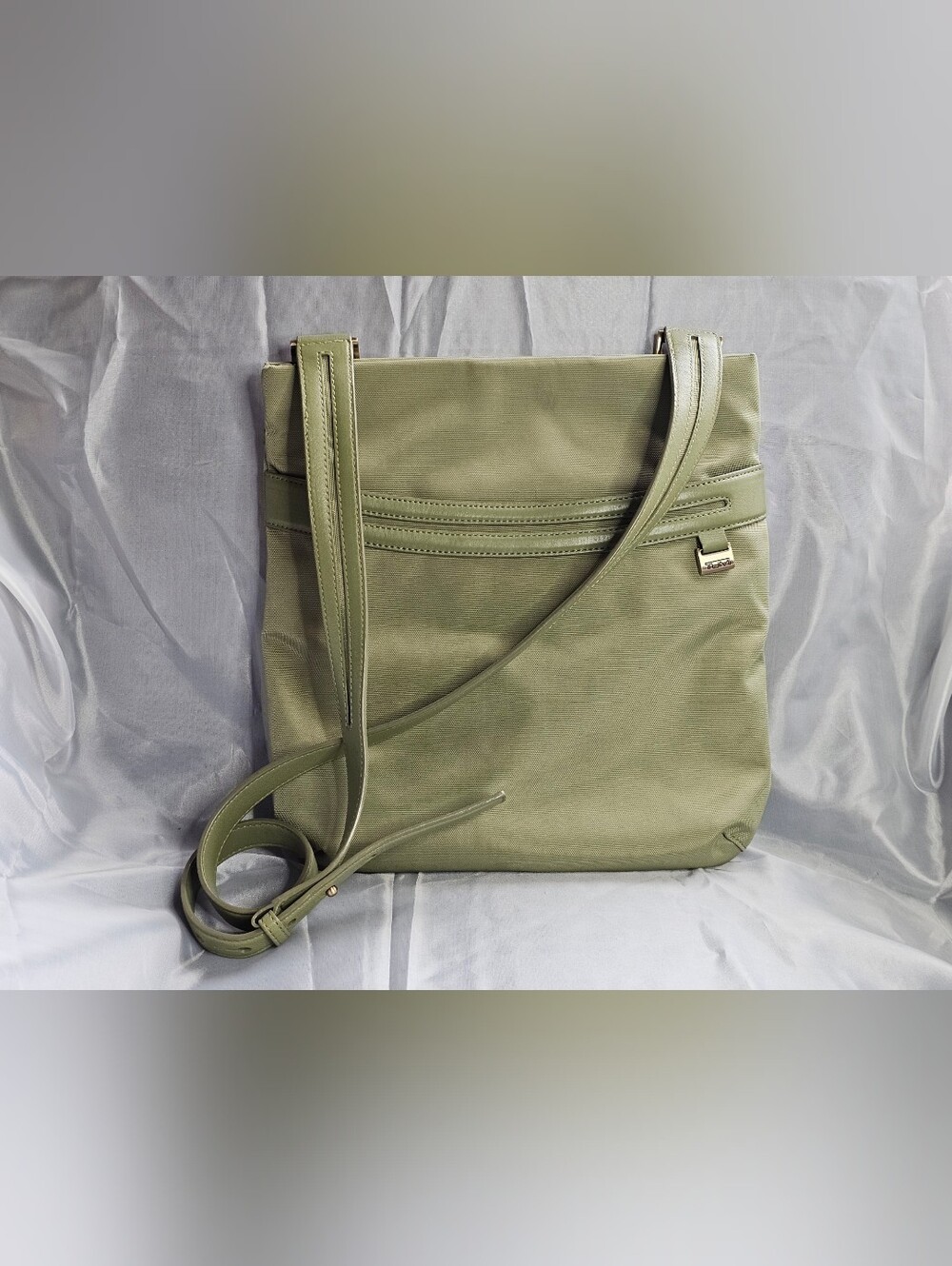 Tumi Olive Green Ballistic Nylon Crossbody Travel Shoulder Messenger Bag Leather